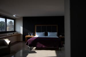 a bedroom with a large bed and a window at Hotel San Lorenzo in Mexico City