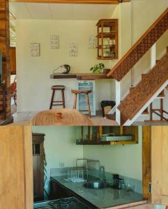 Dos imágenes de una cocina con fregadero y escaleras. en Pondok Sitinggil Muncul, en Muncul 5 fotos más