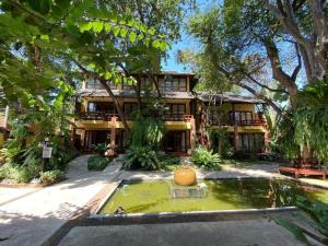 Bygningen som resortet ligger i