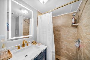 Koupelna v ubytování Dolphin House Rental Vacation + 19 fotografií