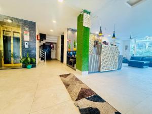 El lobby o recepción de Hotel Yogasthali Tapovan - Budget Friendly !! Couple Friendly !! Family Friendly !! Lift !! Parking !! Open Rooftop
