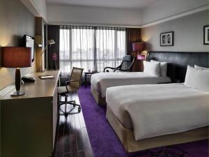 Postel nebo postele na pokoji v ubytování Sofitel Saigon Plaza + 147 fotografií