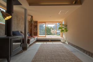 a hallway with a living room with a fireplace at La toile in Mitoyo