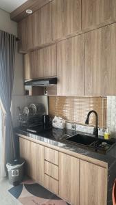 Kuchyň nebo kuchyňský kout v ubytování modluxstay - Kaliurang-3 Bed Room