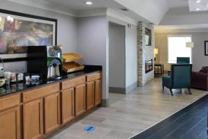 a lobby with a counter and a living room at Quality Inn Crossville Near Cumberland Mountain State Park in Crossville