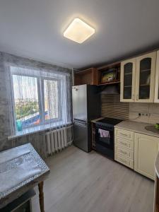 Kuchyň nebo kuchyňský kout v ubytování Видова 2 кімнатна квартира в центрі міста