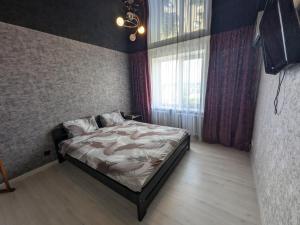 Postel nebo postele na pokoji v ubytování Видова 2 кімнатна квартира в центрі міста