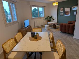 Posezení v ubytování Le 143 Blum, 2 bedrooms, 5 personnes