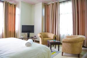 Μια τηλεόραση ή/και κέντρο ψυχαγωγίας στο Toque &GN Accommodation Nairobi