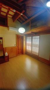 Fotografie z fotogalerie ubytování 전주한옥마을 독채 교동스테이 v destinaci Čondžu