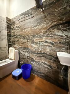 Koupelna v ubytování Trishul Residency + 36 fotografií