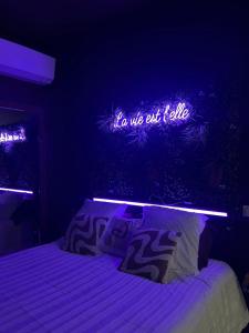 Postel nebo postele na pokoji v ubytování Appartement Romantique Exceptionnel