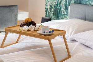 Postel nebo postele na pokoji v ubytování Maya's Flats & Resorts 50 - Aura 40