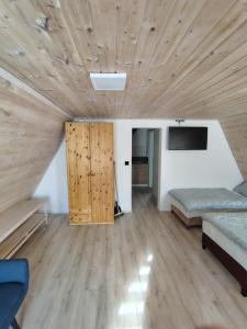 a room with a wooden ceiling and a sliding door at Kolorowe Wzgórze Zagórze in Zagórze Śląskie