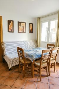 a dining room with a table and chairs at Edelweiss con WIFI y parking in Sierra Nevada