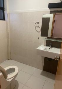 Koupelna v ubytování Lake Jay Hotel