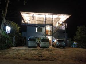 three vans parked in front of a building at night at ชมวิว บึงโขงหลง in Ban Don Klang