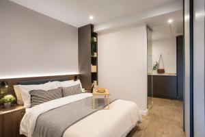 Postel nebo postele na pokoji v ubytování Enclave Croydon - Redefining All Inclusive Urban Living + 34 fotografií