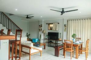 a living room with a couch and a table at Teala Villa in Mantaak