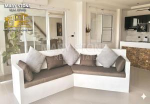 Posezení v ubytování Charly Apartment - 2BR Seaview Cozy Apartment