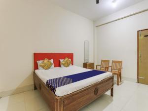 Una cama o camas en una habitación de HOTEL O PRAFULA PALACE 21 fotos más