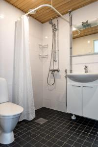 Ένα μπάνιο στο Meritähti 104