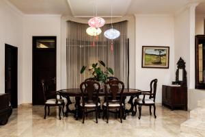 Ruang duduk di Deva Bali Villa