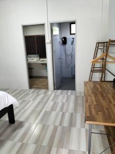 an empty room with a room with a ladder at Laem Klong sae view in Koh Tao
