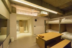 a room with a desk and bunk beds at Visionary Stay HINODE in Tokyo