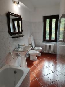 Koupelna v ubytování Cascina Frati