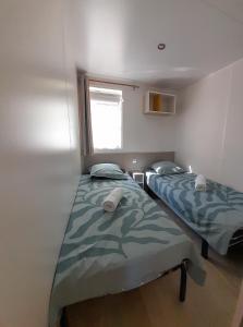 Ένα ή περισσότερα κρεβάτια σε δωμάτιο στο mobilhome 508