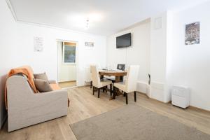a living room with a table and a couch at Apartament Cetate in Alba Iulia