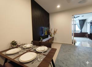 TV a/nebo společenská místnost v ubytování Seaview KK Centre Hotspot The Shore - Mixma Suites