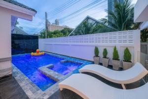 Swimmingpoolen hos eller tæt på Villa 129 Wongamat, 4BR, 300m from BEACH