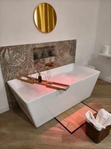 Ένα μπάνιο στο Rooftop14 Suite&Relax +64 φωτογραφίες