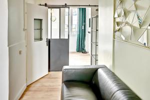 Χώρος καθιστικού στο L'atelier de Charpennes +1 φωτογραφίες