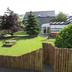 Zahrada ubytování Large House with Private Hot Tub