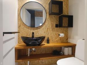 a bathroom with a black sink and a mirror at Villa Luppo A in Syöte +11 photos