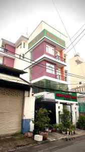 Giang Phuoc Hung hotel في مدينة هوشي منه: مبنى عليه لافتة مكتوب عليها "حساء الساموراي الكوري" +9 صور