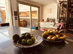 two bowls of fruit on a table in a kitchen at Casita Malvika in Costa Teguise
