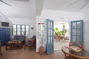 Μια τηλεόραση ή/και κέντρο ψυχαγωγίας στο Διαμερίσματα Μάνος