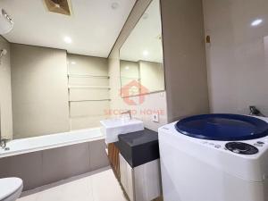 Koupelna v ubytování Cozy 1BR Azalea Apt Cikarang Pool & Gym + 6 fotografií