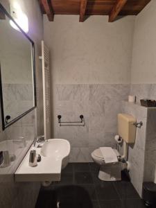 Koupelna v ubytování Agriturismo Dei Magi + 33 fotografií