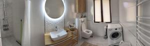 Koupelna v ubytování Apartament Willa Dom wakacyjny Agroturystyka Zacisze11 Idealny dla rodzin z dziećmi Holiday Home Vacation House",