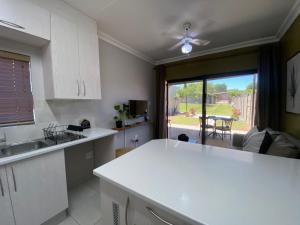 Kuchyň nebo kuchyňský kout v ubytování Aloe Hideaway