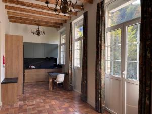 TV a/nebo společenská místnost v ubytování Villa Froidvau