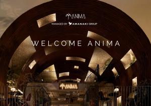 ein Gebäude mit einem Schild mit der Aufschrift „Willkommen, Amma“ in der Unterkunft Amanaki Thao Dien in Ho-Chi-Minh-Stadt