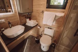 Koupelna v ubytování La Voie Romaine 2 by Tiny Away + 3 fotografie