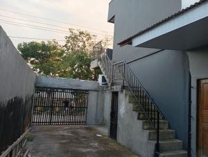 Το κτήριο όπου στεγάζεται  το διαμέρισμα