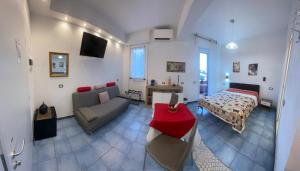 a large living room with a couch and a bed at Villa Caribe affittacamere in Monterosso al Mare